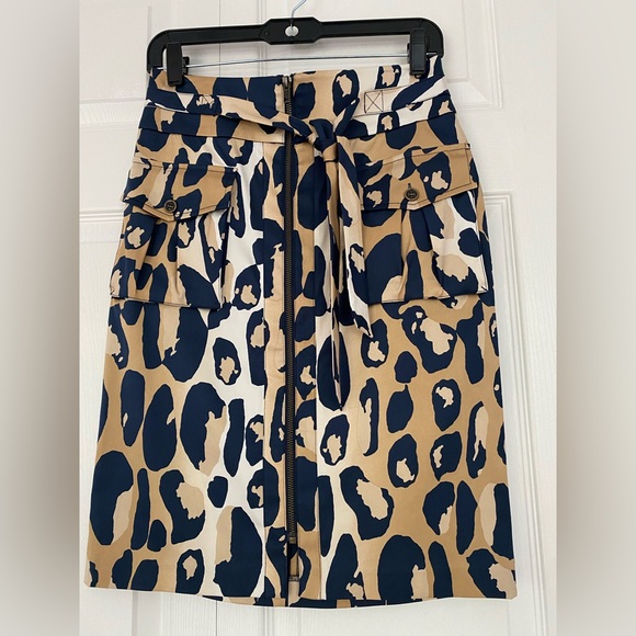 Diane Von Furstenberg Dresses & Skirts - Diane von Furstenberg DVF Skirt Silk Pencil Leopard Print Sand/Navy NWT size 8